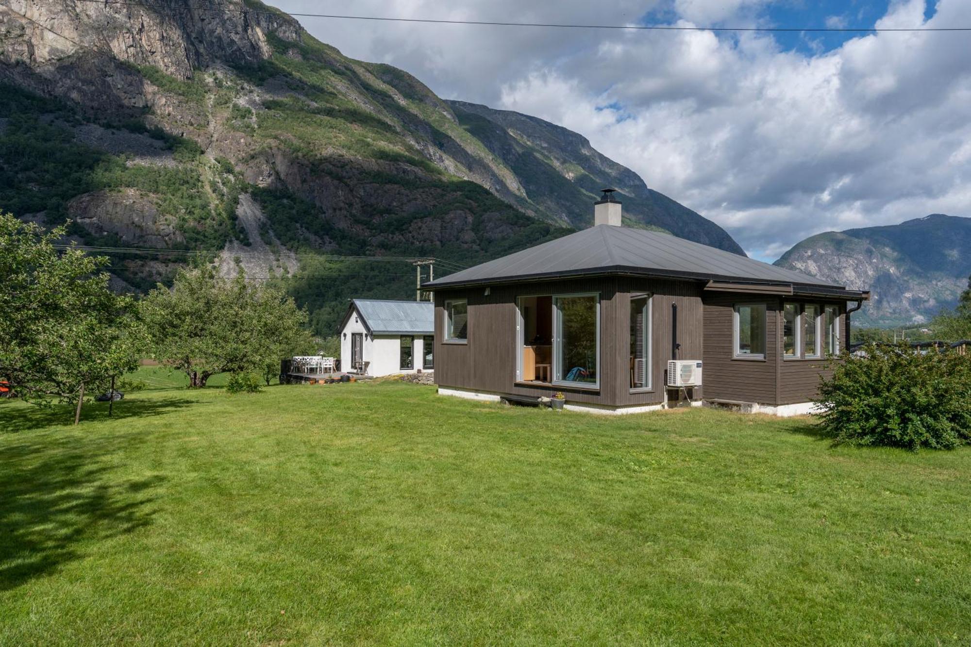 Jordeplegarden Holiday Home - Part Of A Farm - Two Buildings - Close To Flam Laerdalsoyri Exterior photo